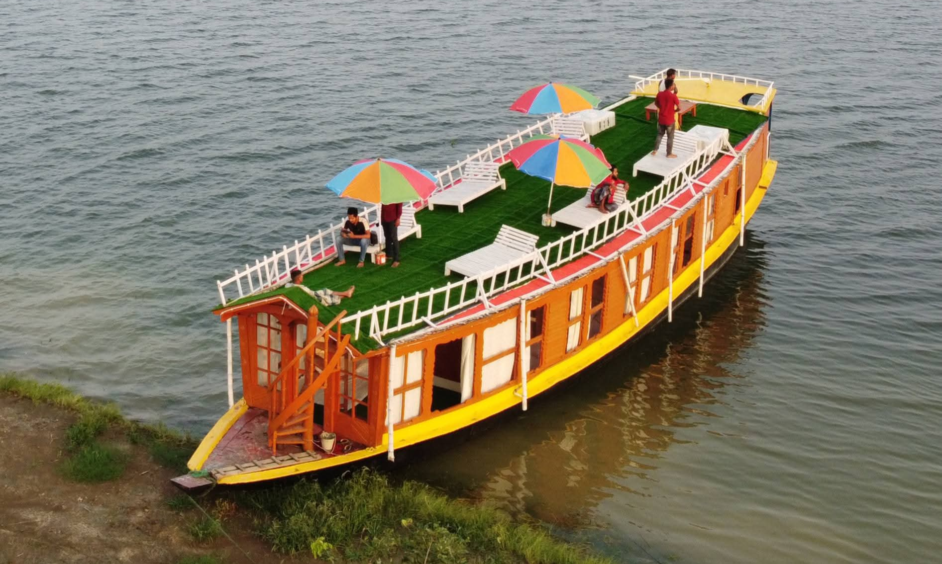 জল নিলাদ্রী - The Premium Houseboat
