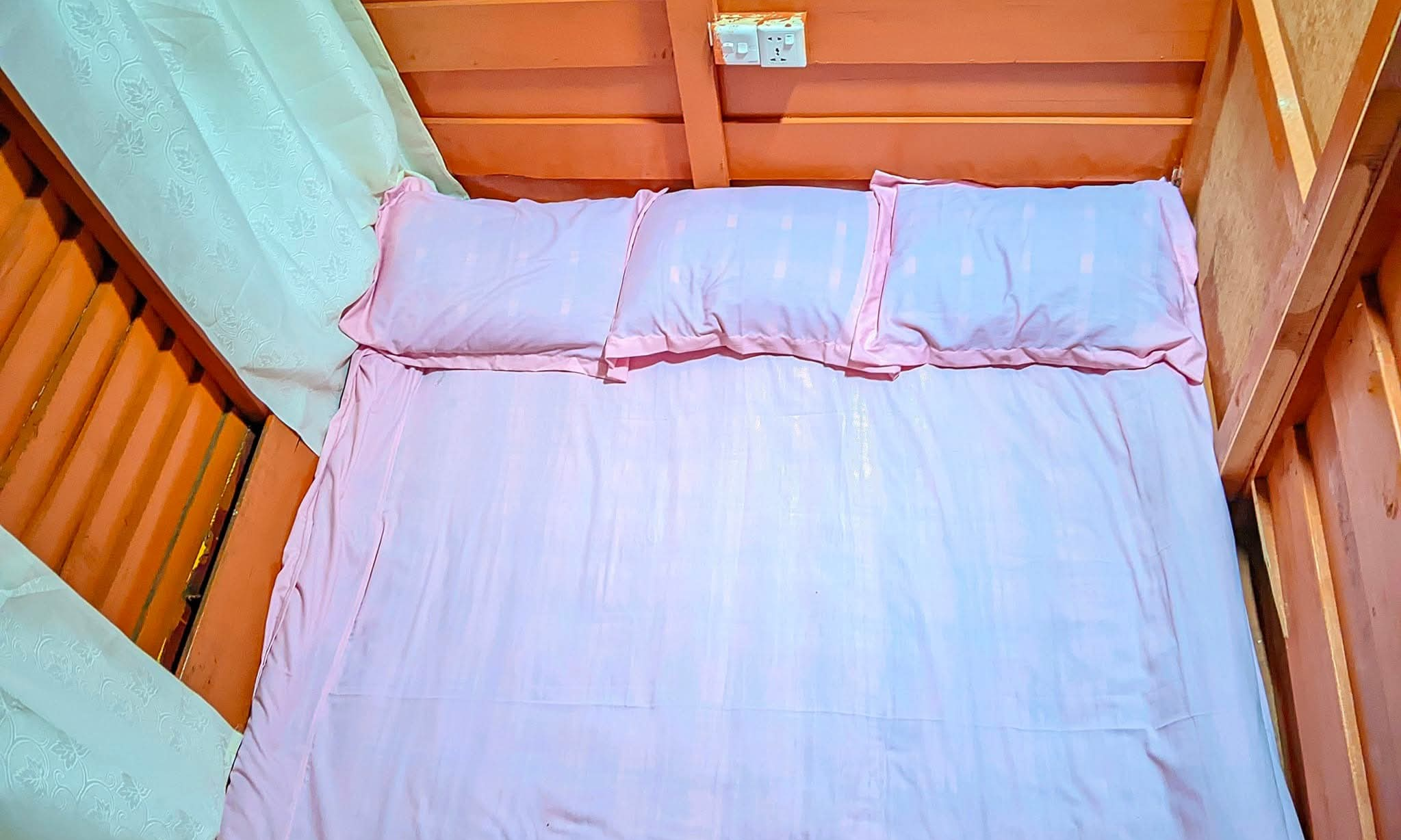 জল নিলাদ্রী - The Premium Houseboat