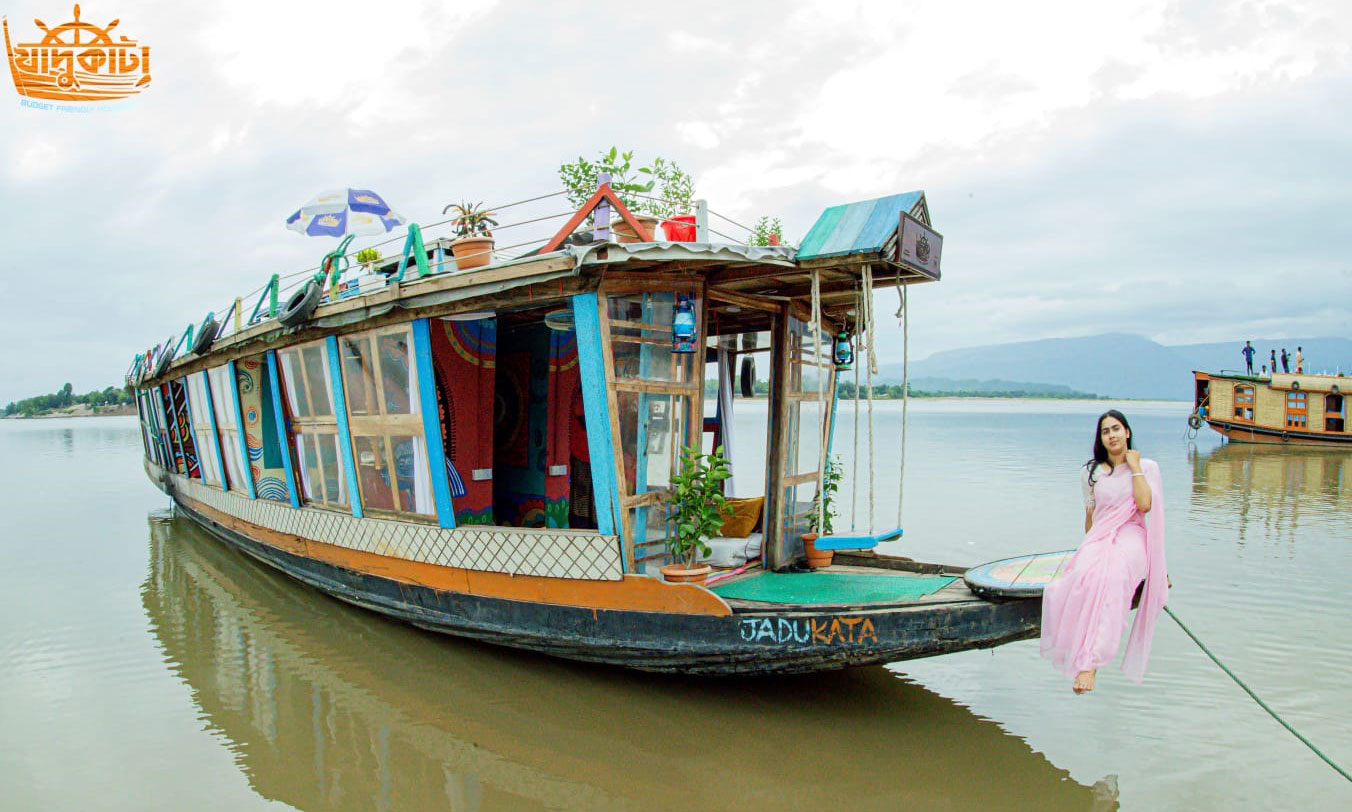 Jadukata Colourful Waterstay