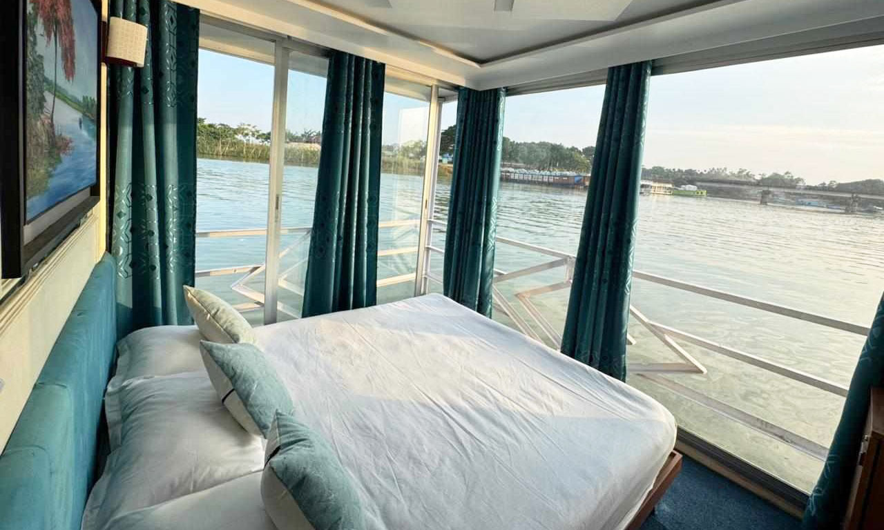 মুসাফির-Musafir the Phoenix houseboat