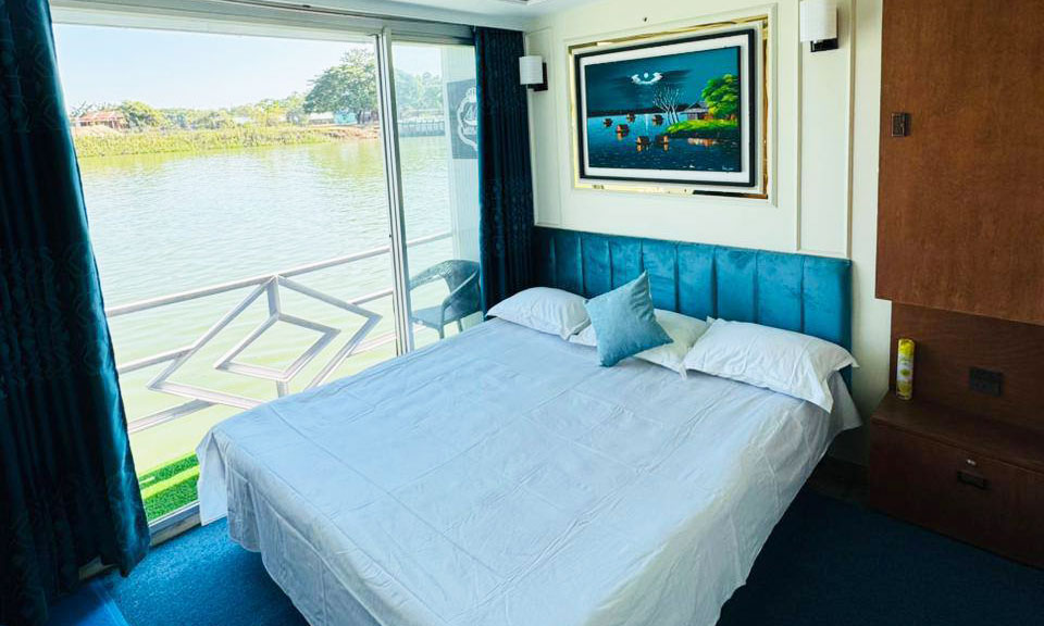 মুসাফির-Musafir the Phoenix houseboat