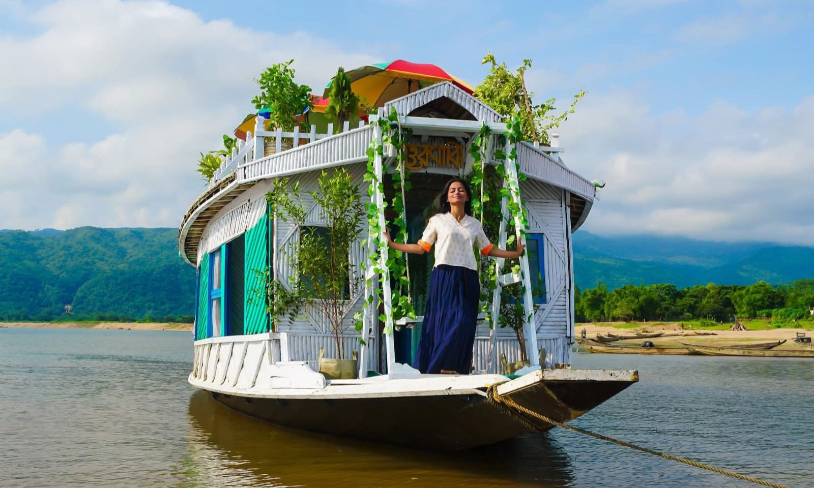 হাওর মাঝি - A Luxury Family House Boat
