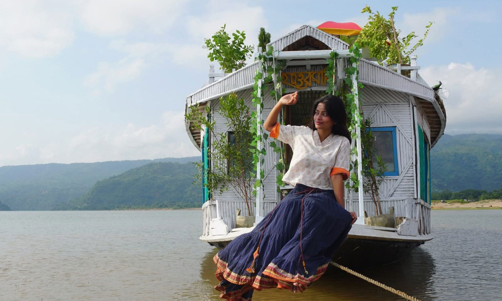 হাওর মাঝি - A Luxury Family House Boat